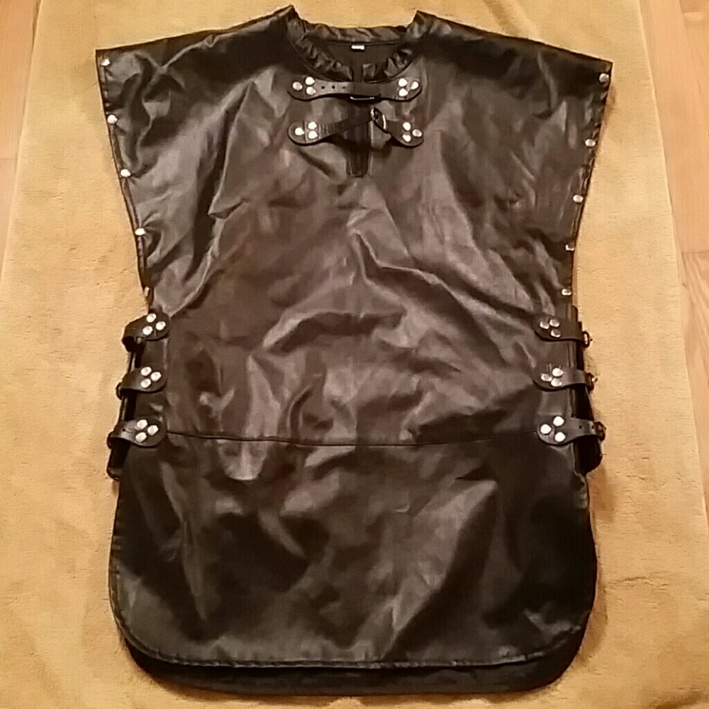 BUCKLE  TOP , THAT'S DIFFERENT!